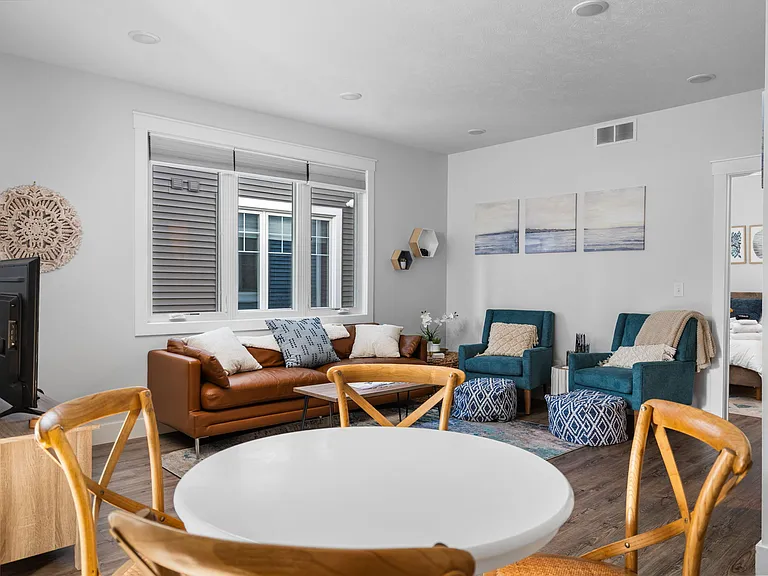 922 E Front St #201 — Photo 38