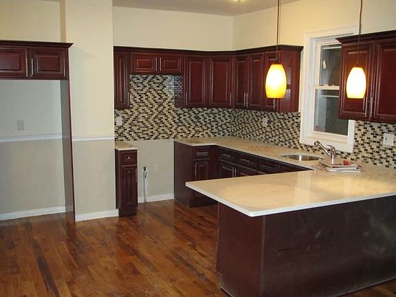 3rd image of 10028 208th St