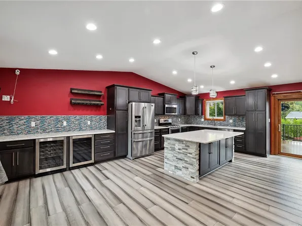 4210 87th St, Urbandale, IA 50322