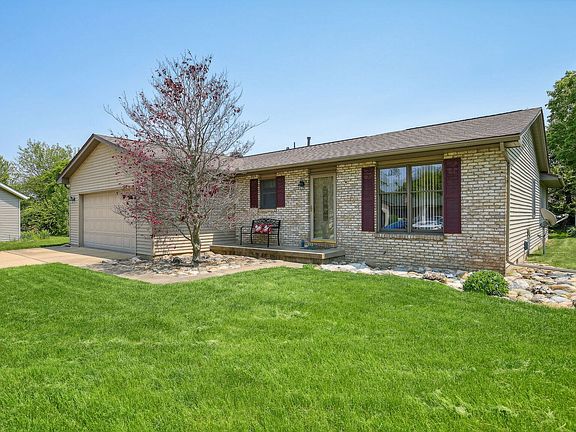2nd image of 1812 Lyndhurst Dr
