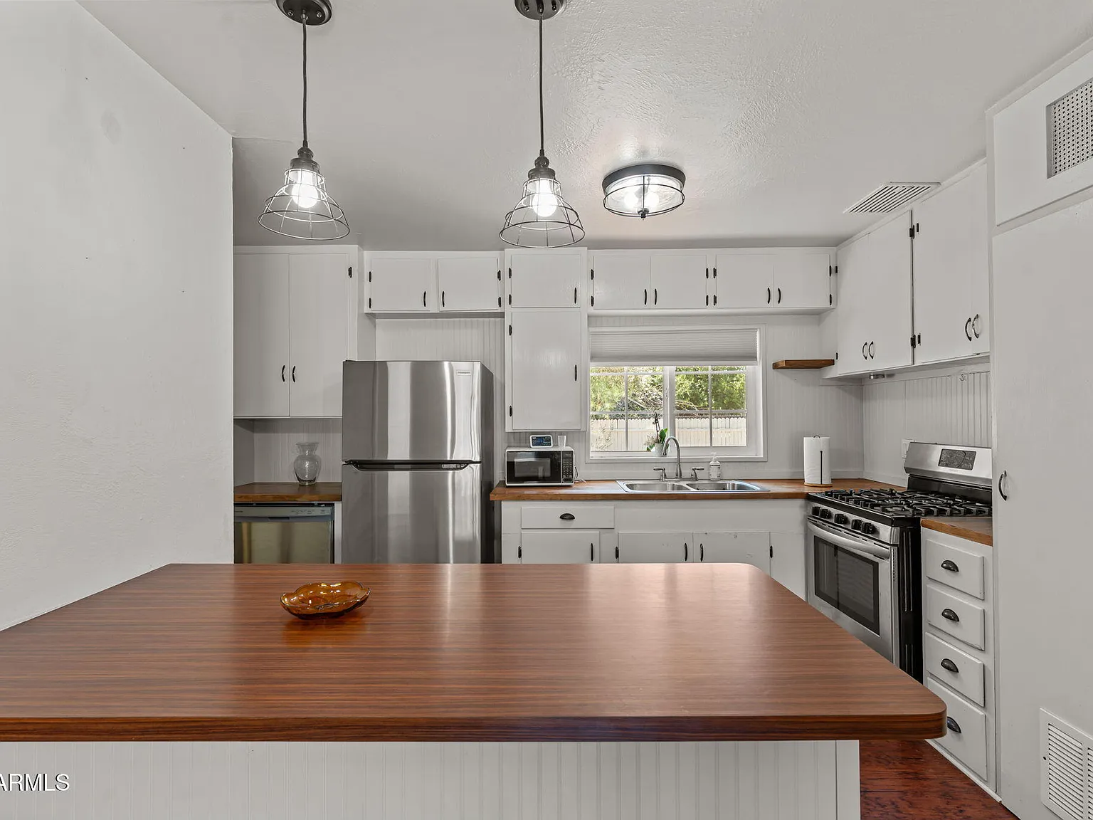 3 bed, 1.0 bath, 1016 sqft, $1,700 — Photo 4