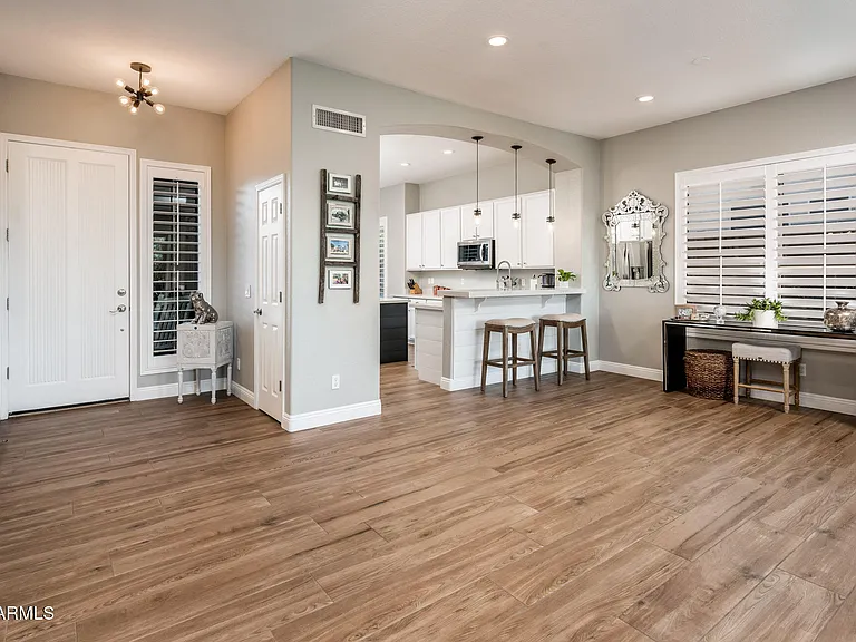 4375 E Lariat Ln — Photo 4