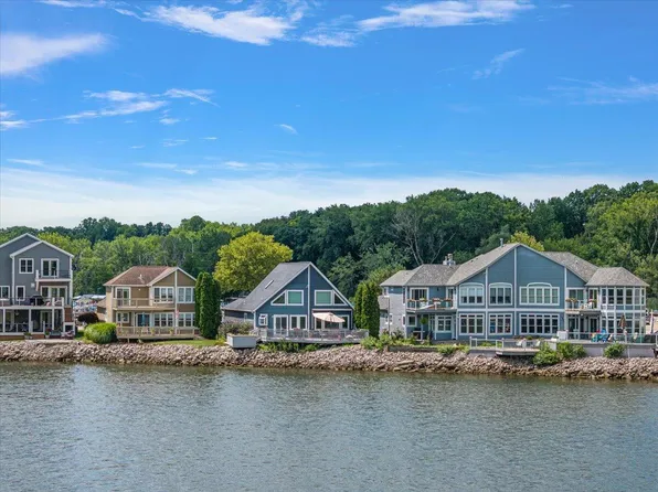 2201 Riverside Pointe Dr, Saint Joseph, MI 49085