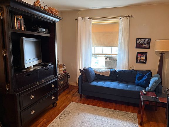 4th image of 54-17 31st Ave APT 3K