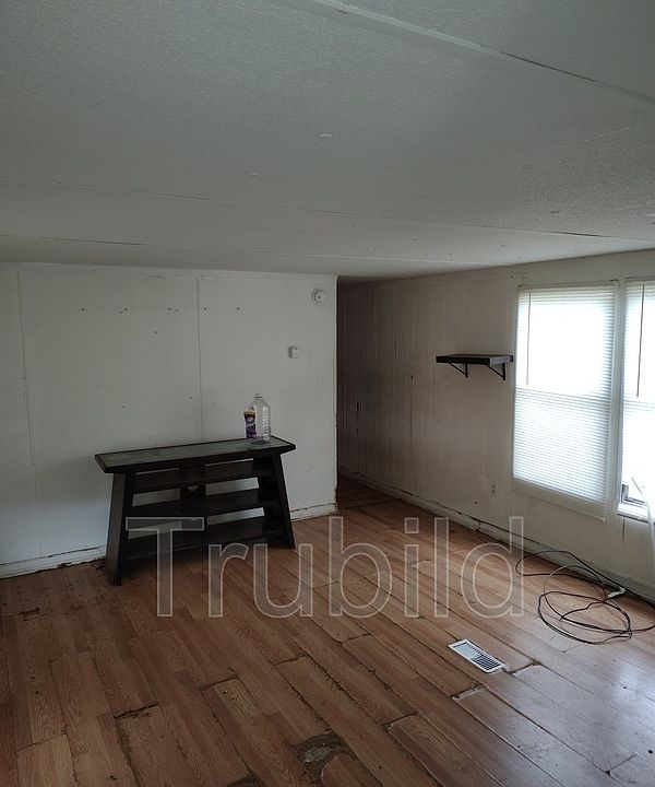 2nd image of 17 Poole Cir