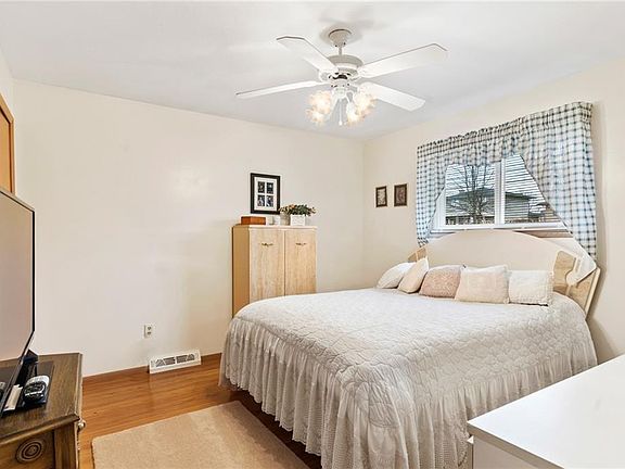 5th image of 2831 Coventry Dr