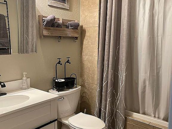 1of2 full bath in basement 