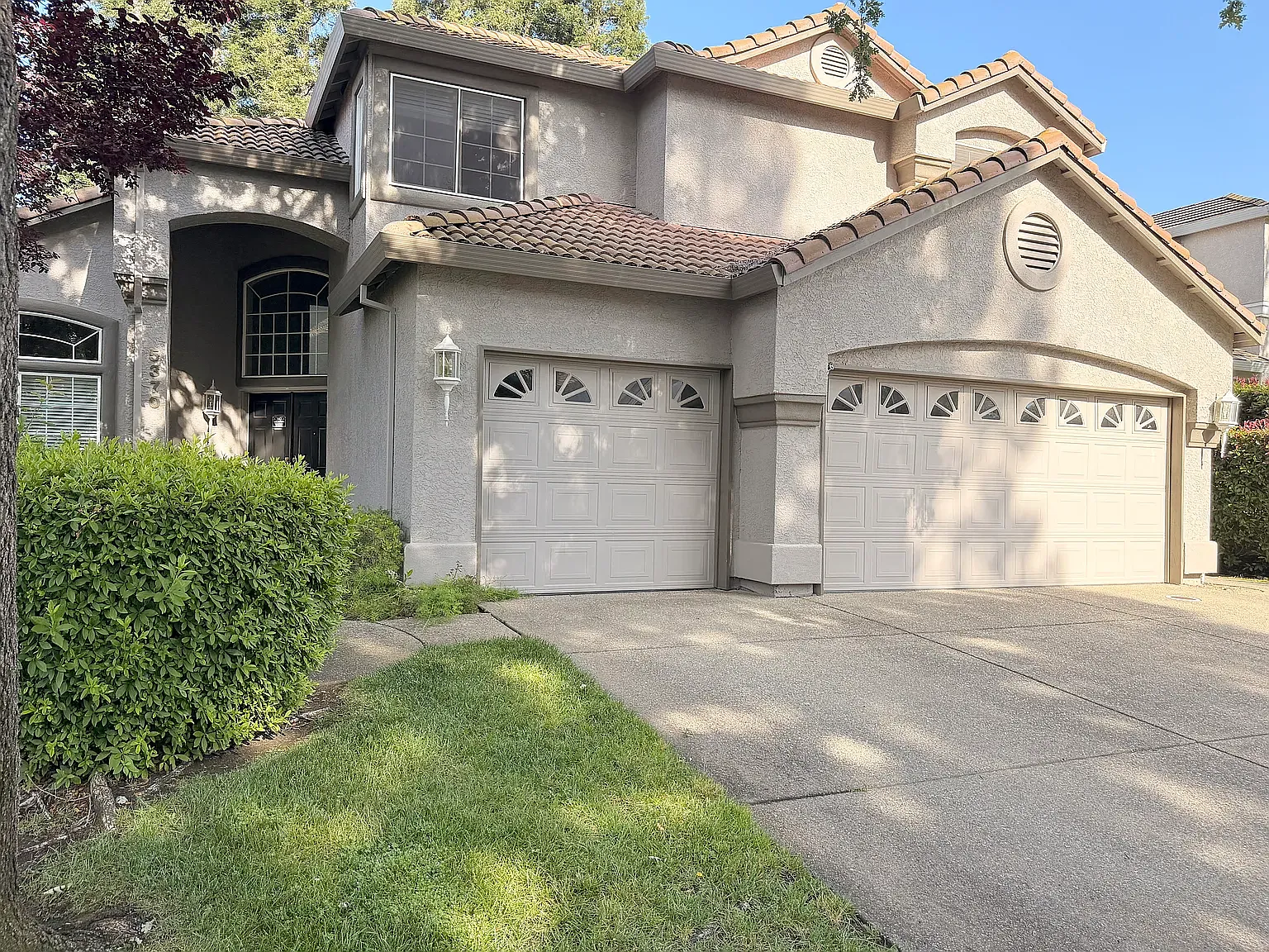 5 bed, 2835 sqft, $4,895 — Photo 1