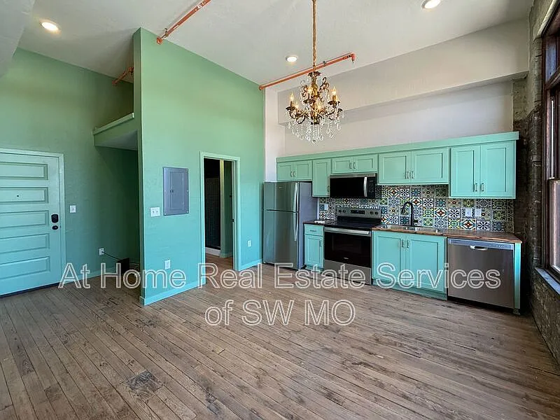 1 bed, 1.0 bath, 500 sqft, $995 — Photo 2