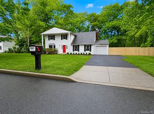 2 Shenandoah Boulevard, Coram, NY 11727