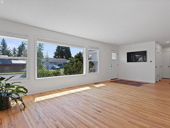 5th image of 4867 SE Fieldcrest St