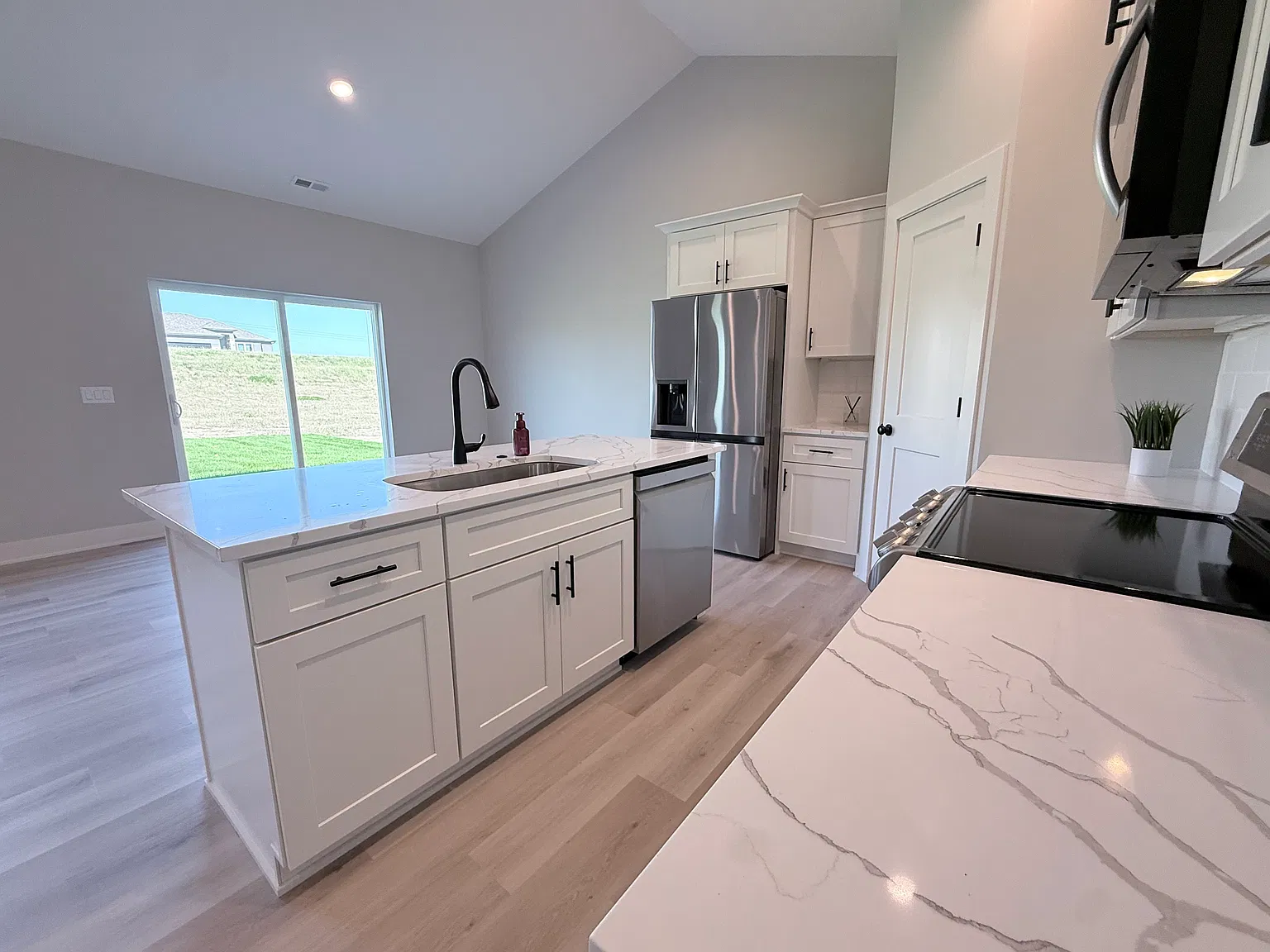 3 bed, 1700 sqft, $3,500 — Photo 4