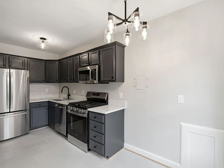 715 S Washington St #A32 — Photo 3