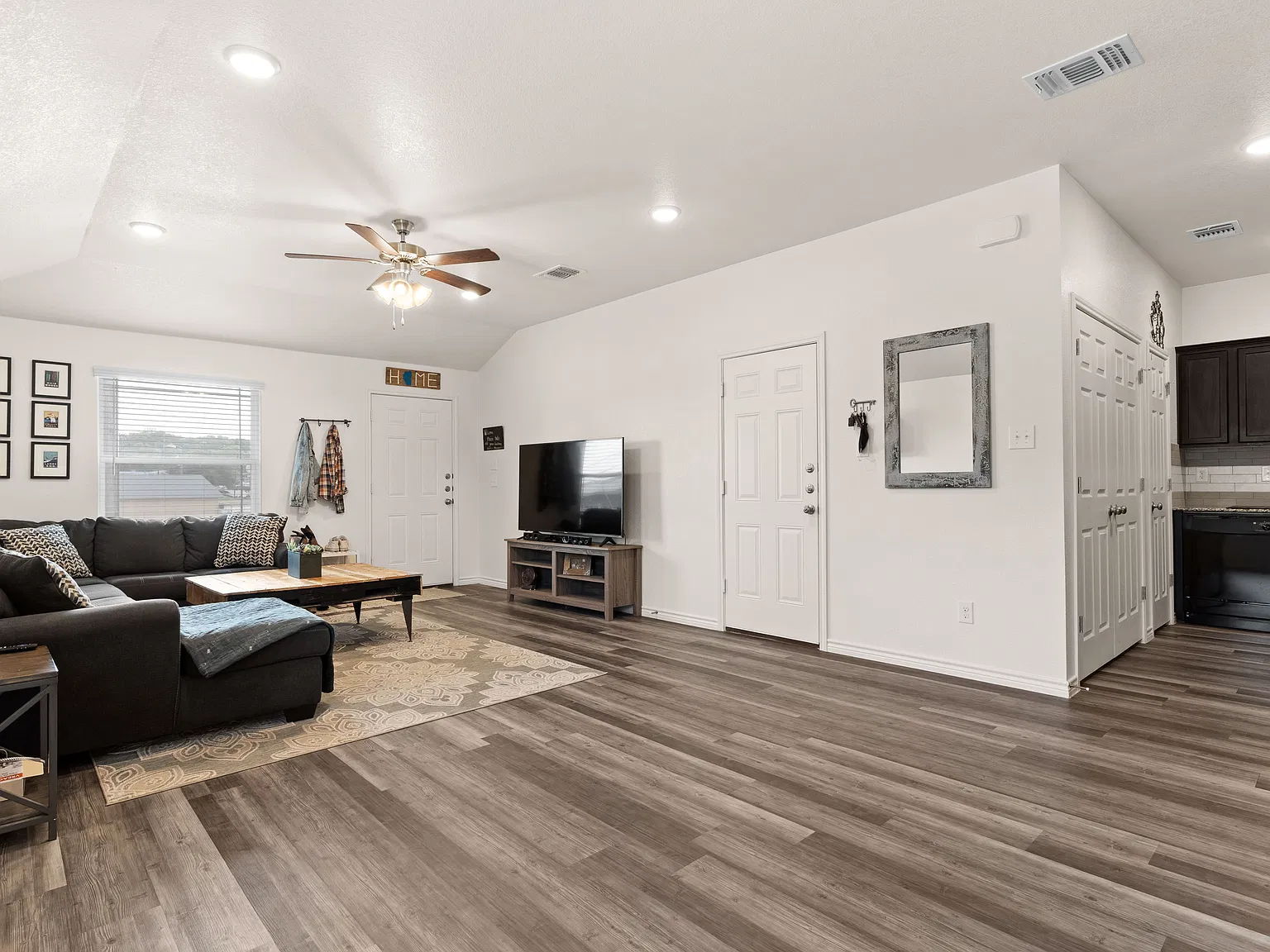 3 bed, 1287 sqft, $1,250 — Photo 4