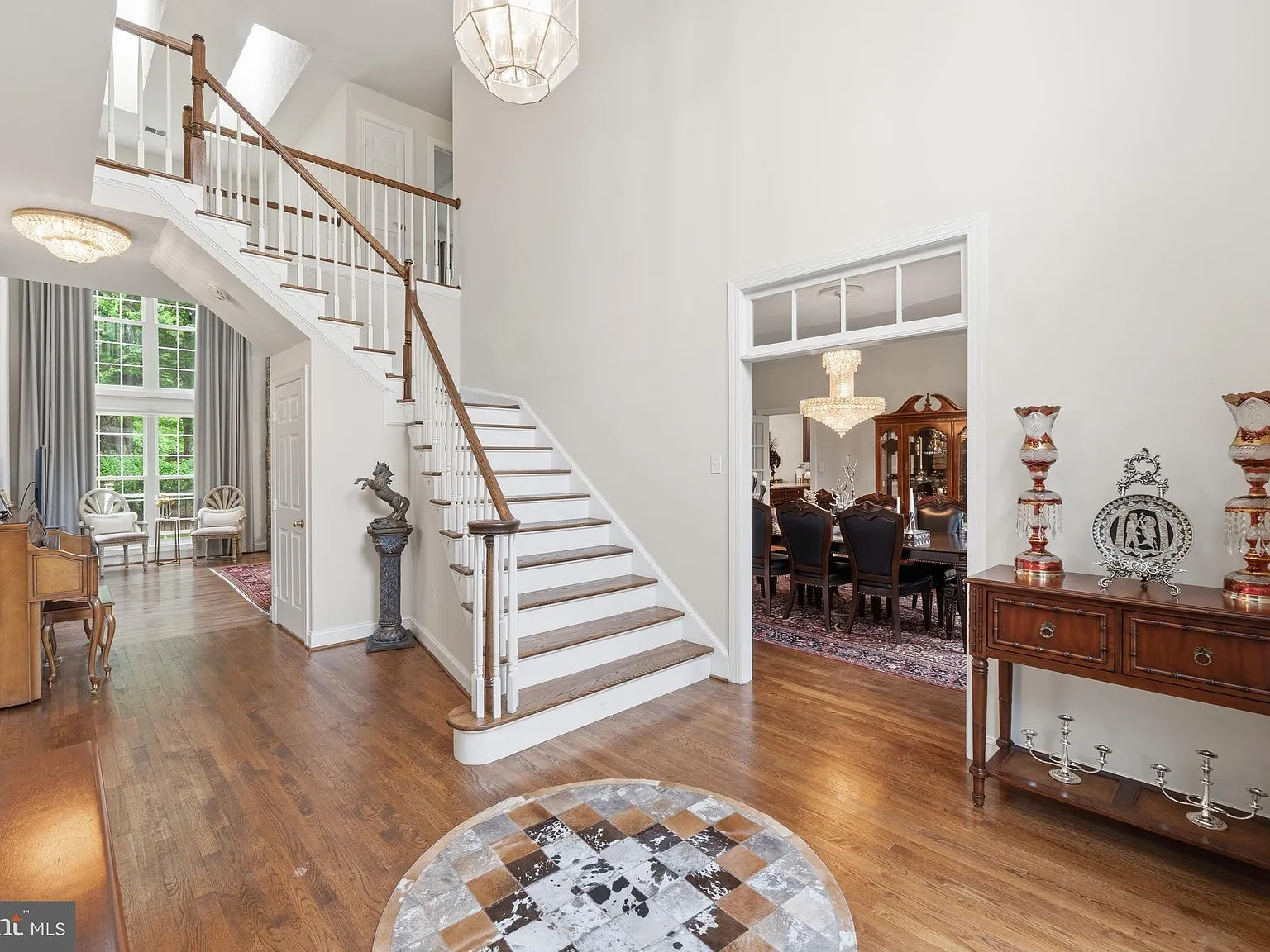6 bed, 4.5 bath, 7309 sqft, $7,950 — Photo 2