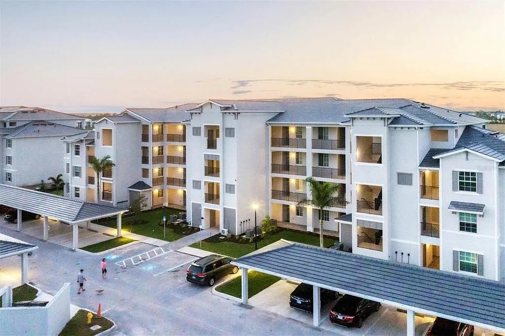 3 bed, 2.0 bath, 1301 sqft, $6,000 — Photo 1