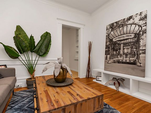 2nd image of 1656 Leavenworth St #3