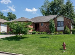 106 E Yorkshire St, Nixa, MO 65714