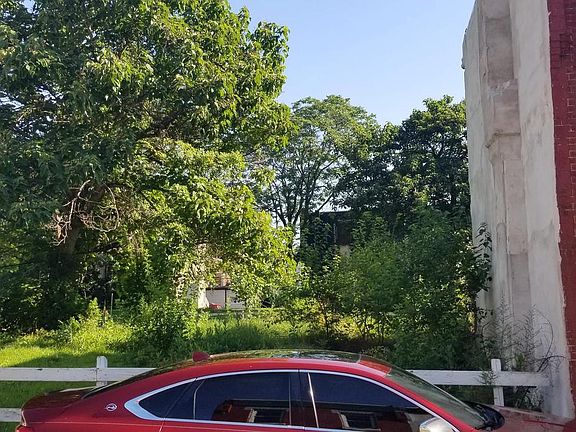 3rd image of 1007 W Orleans St
