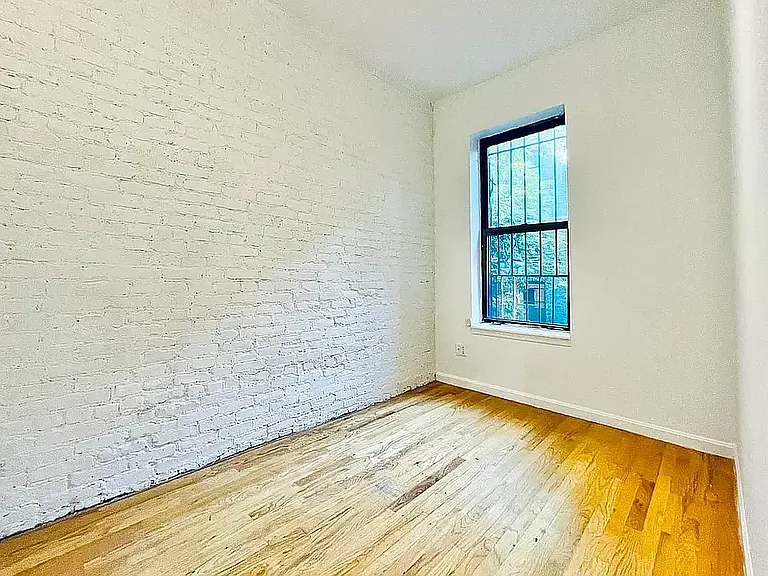 516 E 11th St #4B — Photo 8