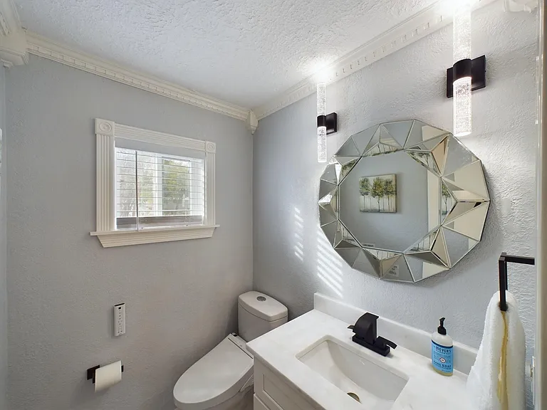 7702 Antoine Dr — Photo 19
