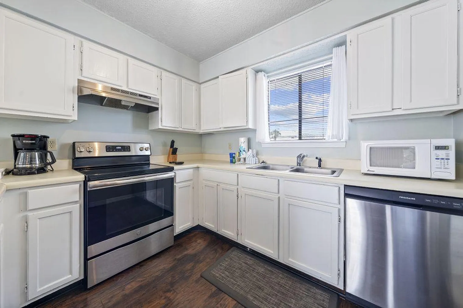 2 bed, 2.0 bath, 871 sqft, $2,850 — Photo 4