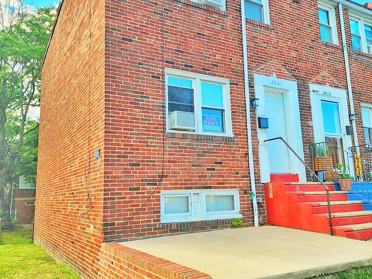 2601 N Heald St — Photo 2