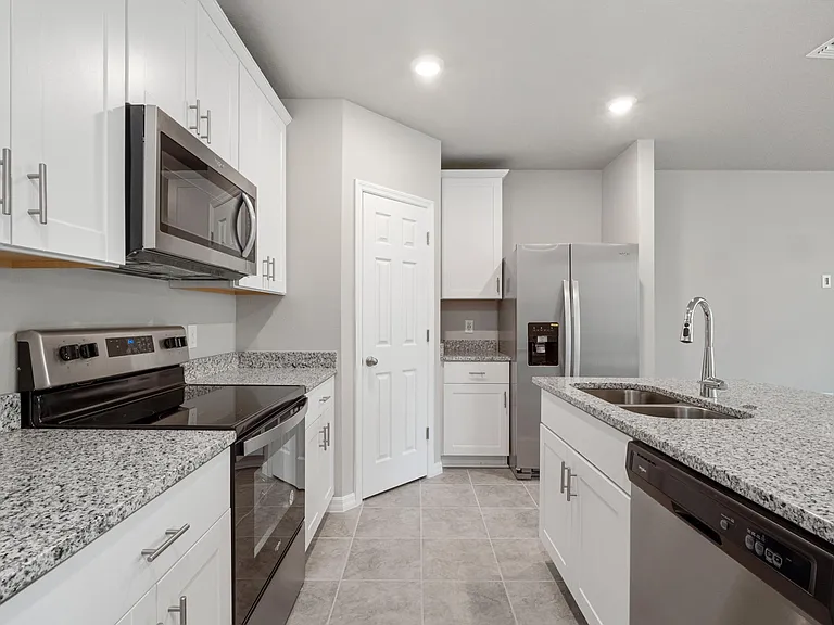 658 Legacy Loop — Photo 10
