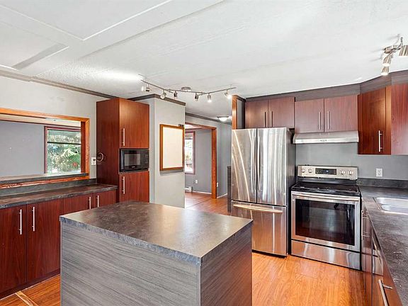 5th image of 129 SW Big Hill Pl SE