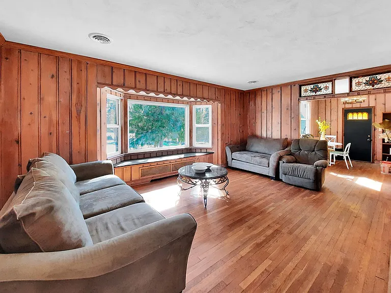214 Sudbrook Ln — Photo 5