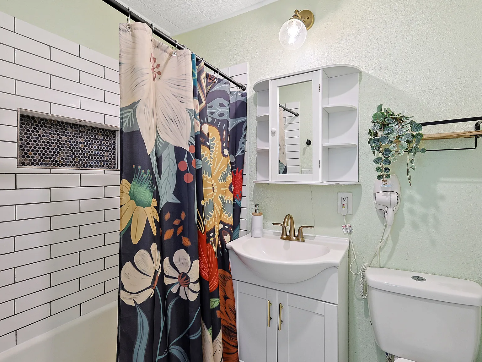 1 bed, 600 sqft, $1,564 — Photo 4
