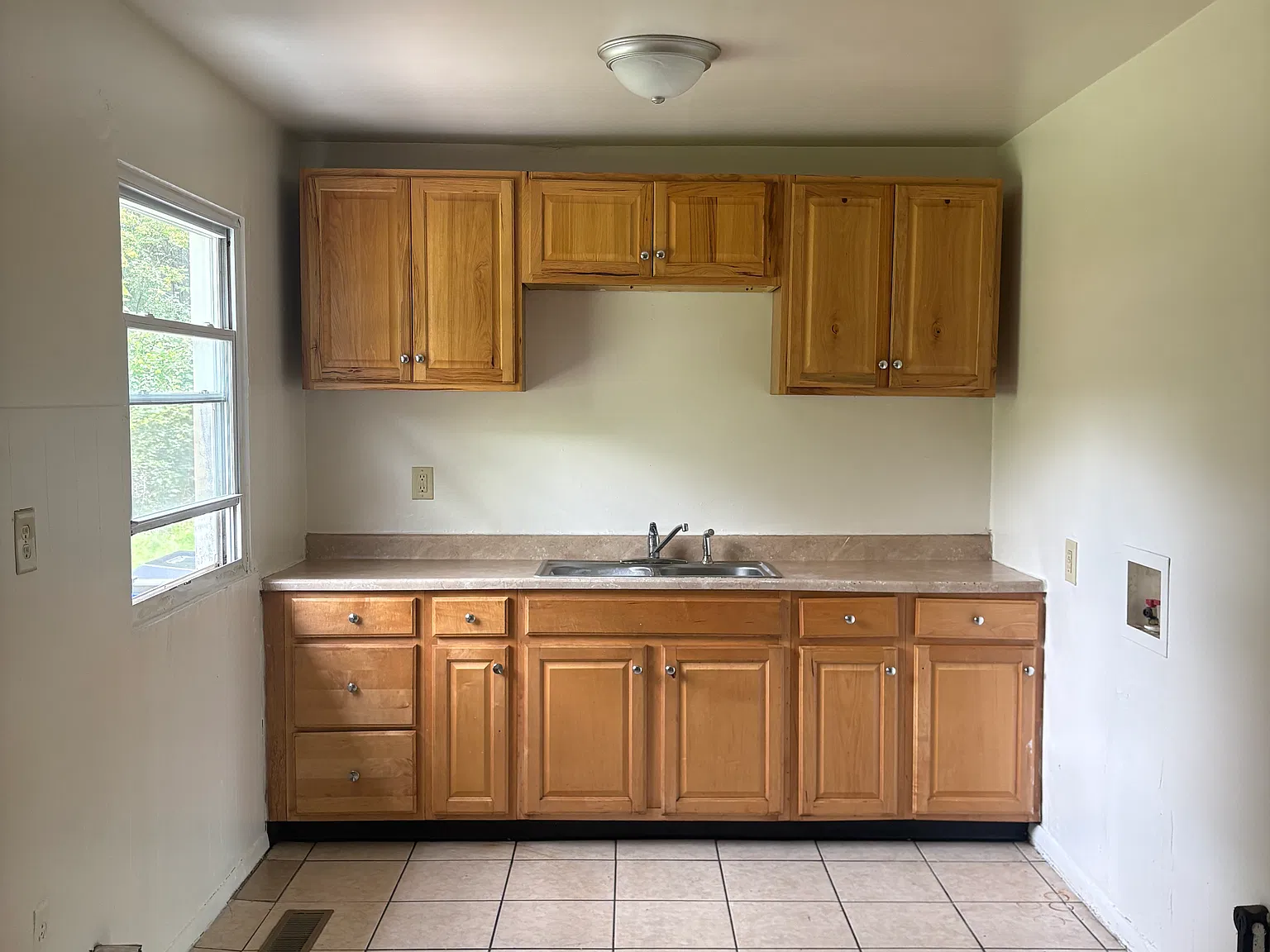 3 bed, 1020 sqft, $995 — Photo 2