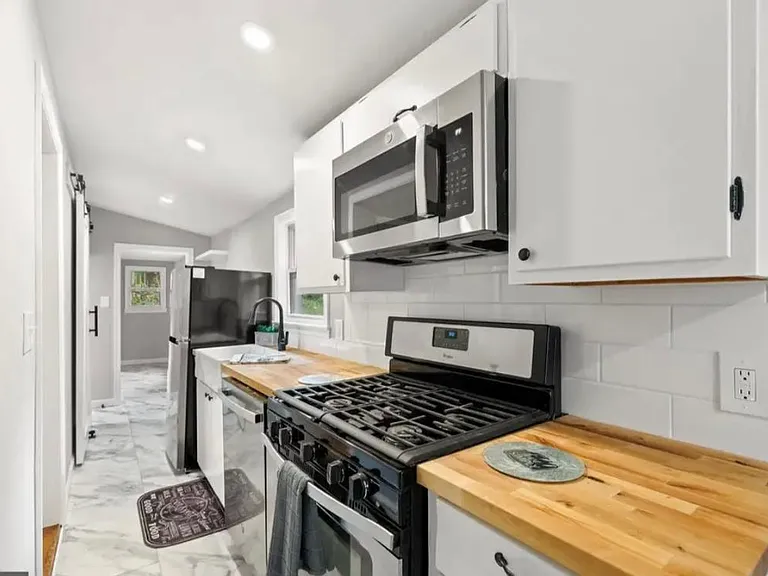 38 Spring Ln — Photo 7