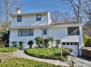 11 Oakwood Trl, Kinnelon, NJ 07405