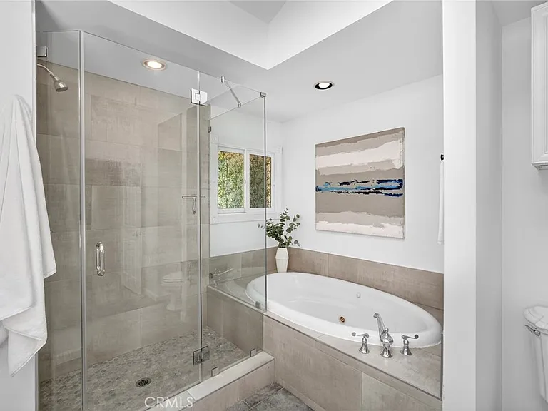 431 Nyes Pl — Photo 33