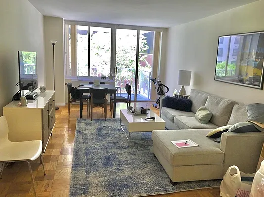 Rented by Peter Ashe | media 30