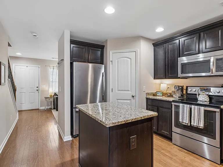 1319 Riverbrook Dr — Photo 12