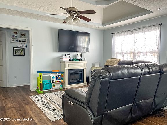 4th image of 119 Saddlebrook Dr