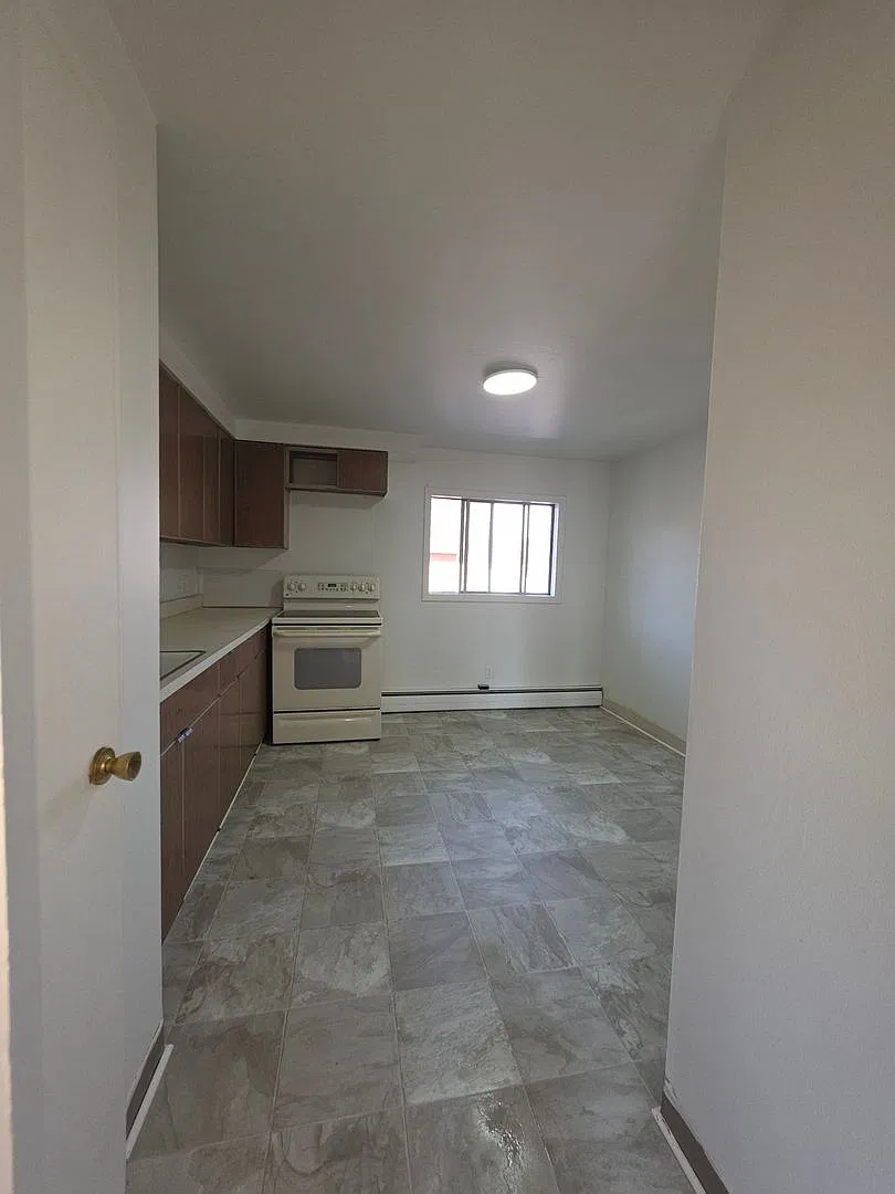 2 bedroom upper — Photo 3
