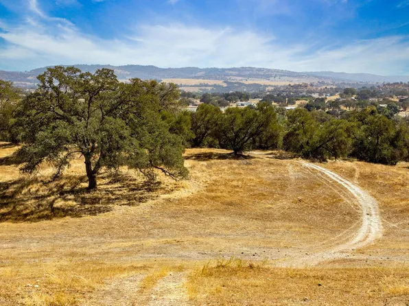 Dhawk Rd, Valley Springs, CA 95252