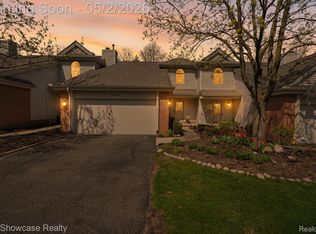 6626 Ridgeview Dr, Clarkston, MI 48346