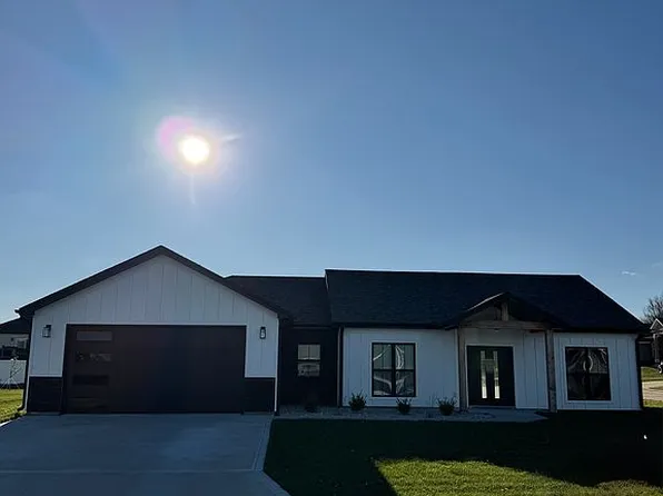 3515 Ashland Ln, Sedalia, MO 65301