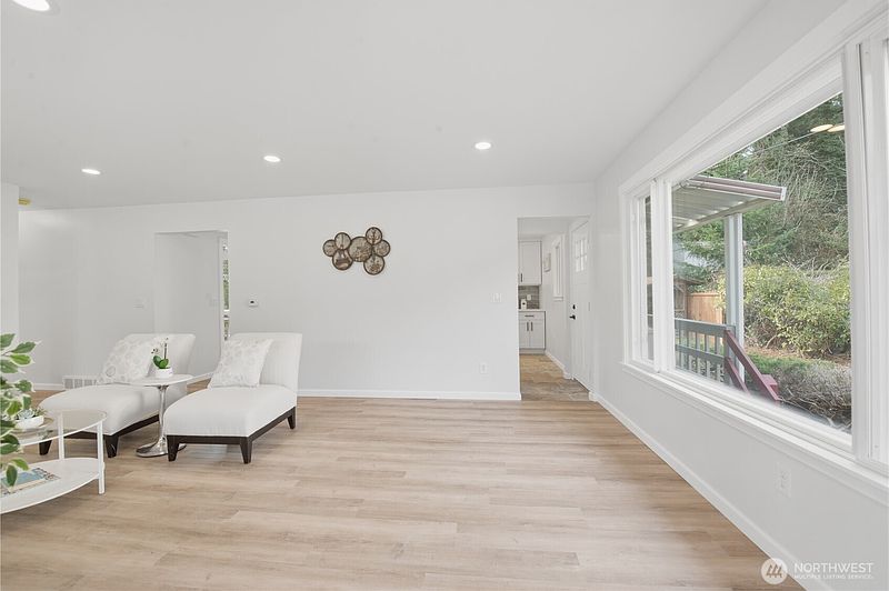 4th image of 14419 8th Avenue S