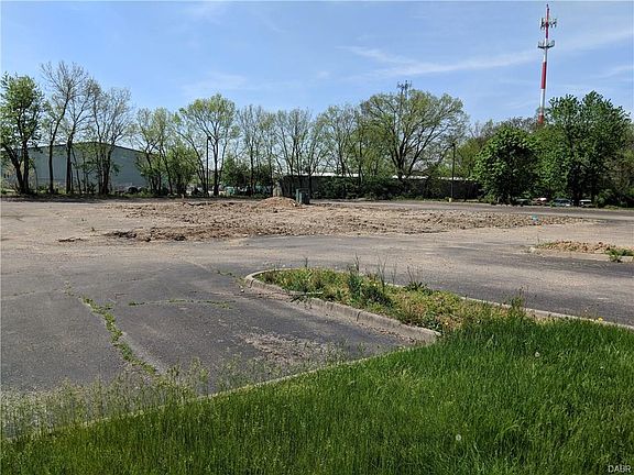 3rd image of 630 E Dixie Dr