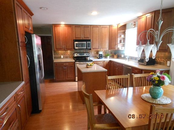2nd image of 1000 Harvester St SE