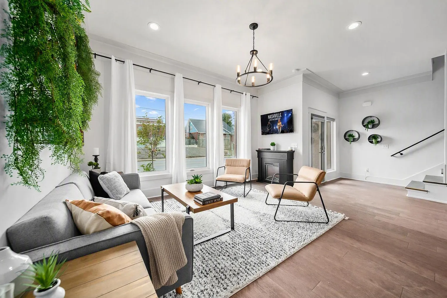 4 bed, 4.0 bath, 312 sqft, $4,603 — Photo 2