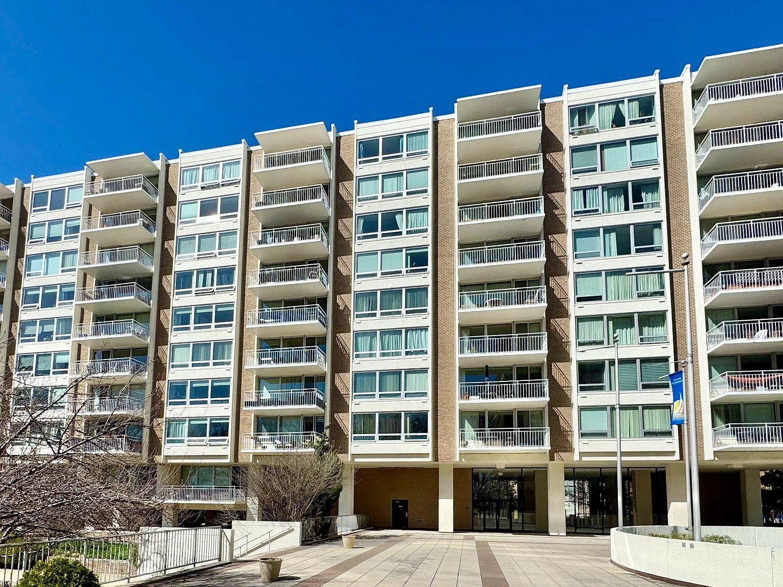 1 bed, 1.0 bath, 717 sqft, $2,000 — Photo 1