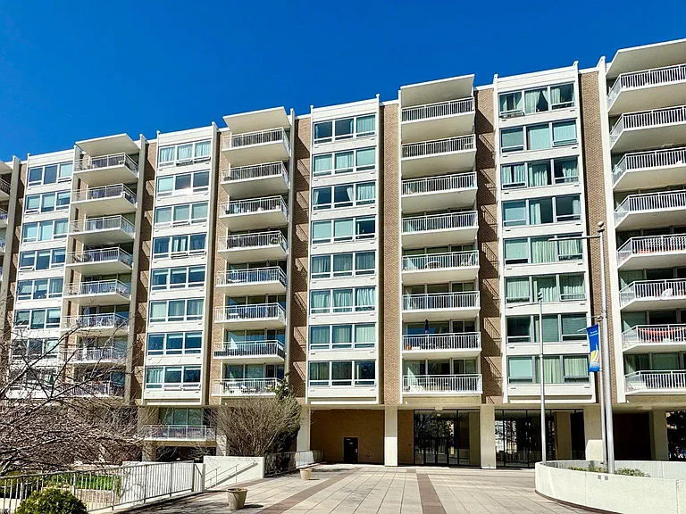 1425 4th St SW #A103 — Photo 1