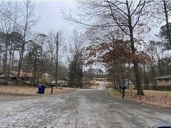 Exterior Neighborhood (street photo)