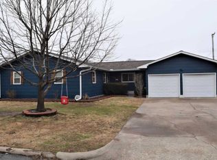 2028 Forest Dr, Carthage, MO 64836
